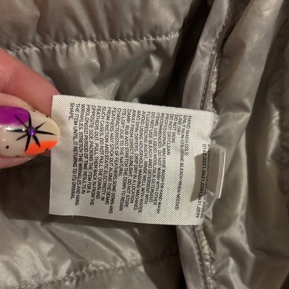Uniqlo Ultra Light Down jacket size small silver - Picture 5 of 8